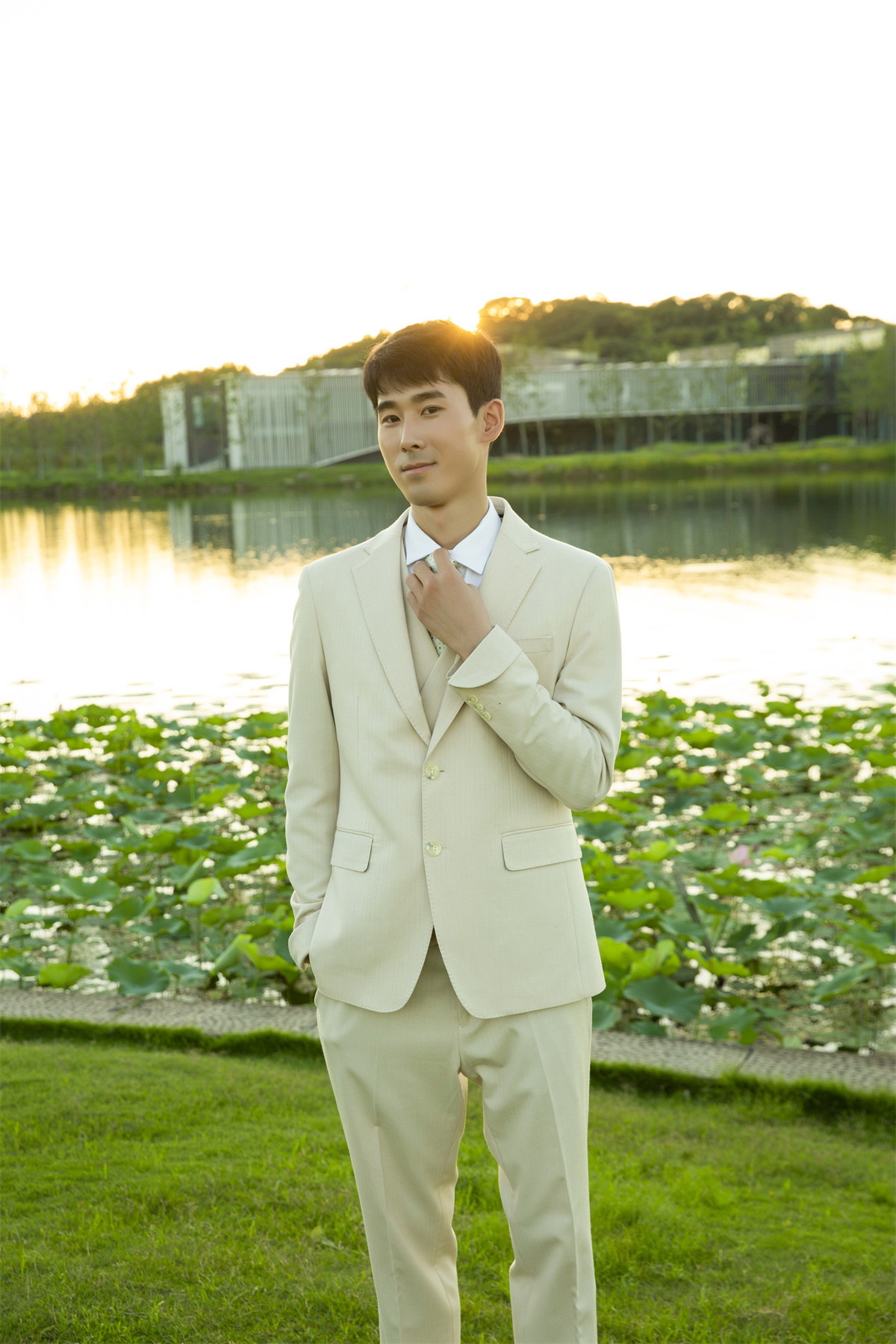 夕阳草地-图片7